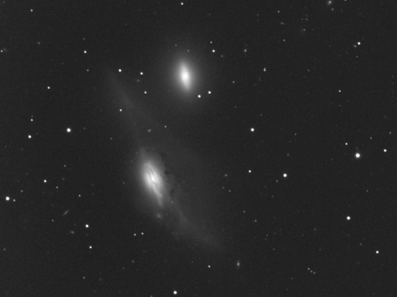 Galaxien NGC 4438 und NGC 4435