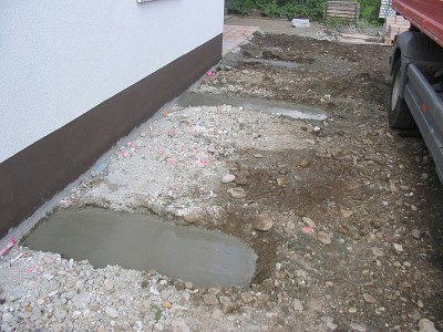 Betonfundamente für die Außentreppe