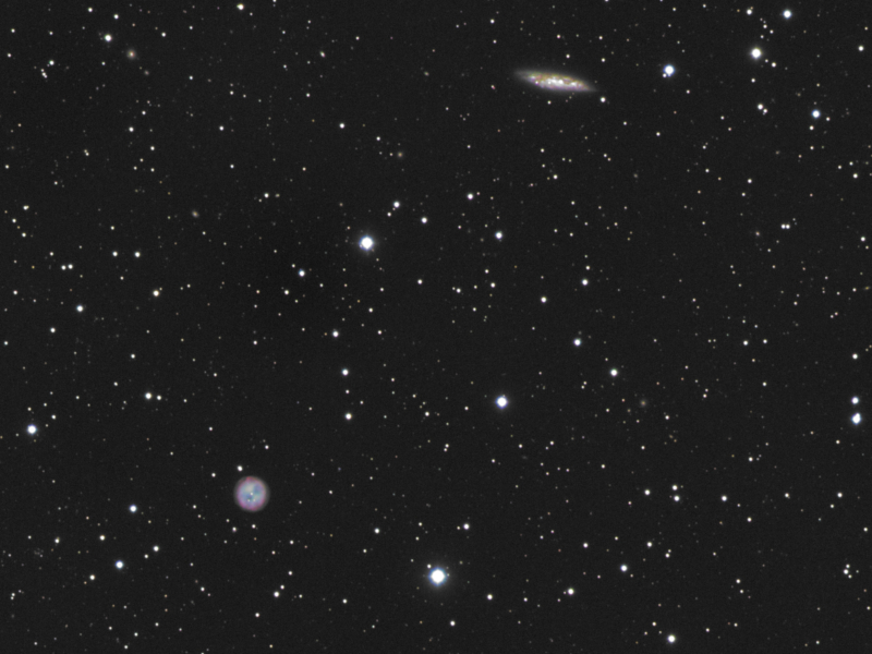 Galaxie M 108 und Planetarischer Nebel M 97 (Eulennebel) in UMa