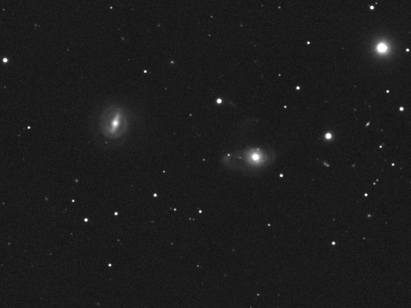 Galaxien NGC 7682 und NGC 7679 in Psc