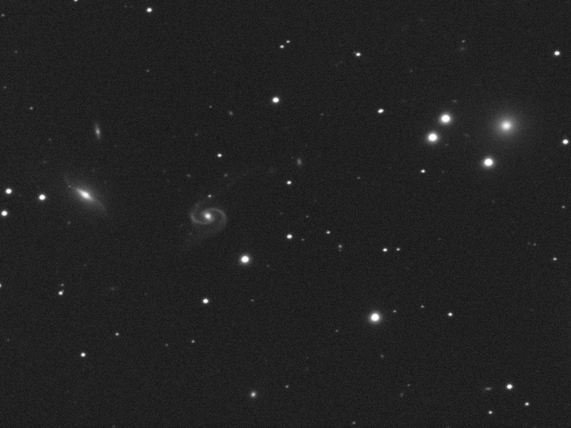 NGC 90 und weitere Galaxien in And